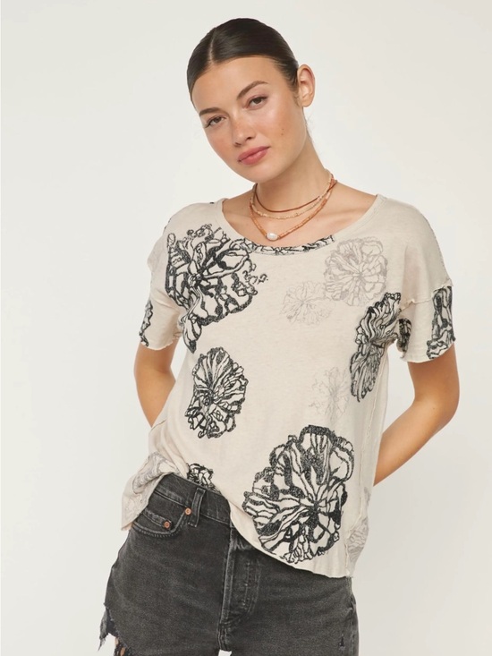 Pilcro Tops - Pilcro Cream Short Sleeve Tee with Black Floral Print linen blend XS